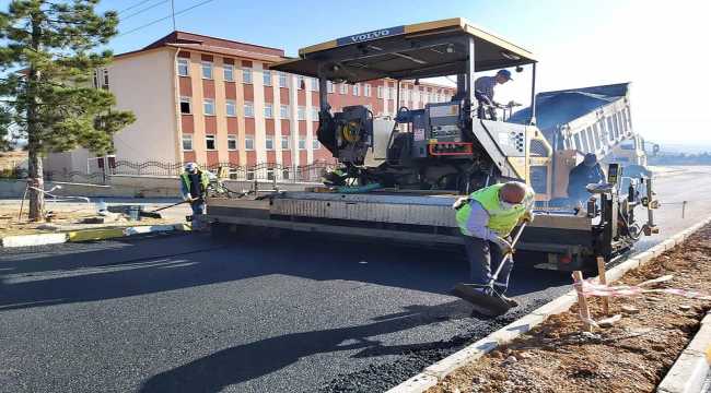 Yalvaç'ta yeni inşaa edilen hastanenin yolu tamamlandı