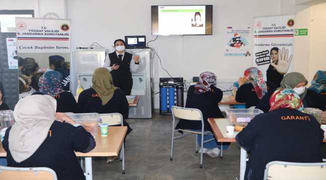 Yozgat'ta jandarma, şiddete karşı kadınları bilgilendirdi