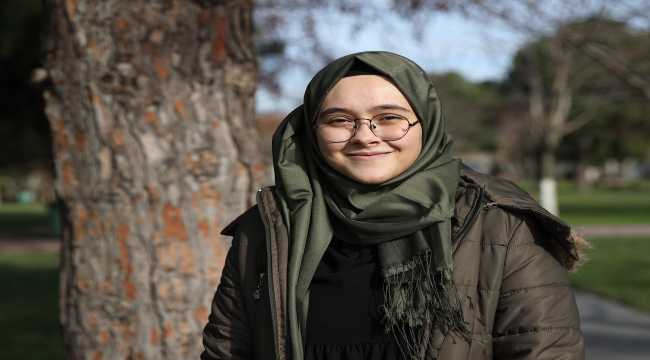 18 yaşındaki üniversiteli 