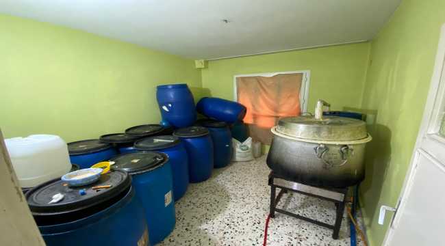 Adana'da 9 bin 440 litre sahte içki ele geçirildi