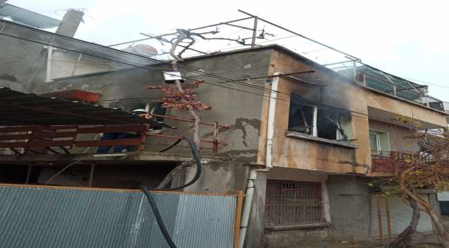 Adana'da çıkan ev yangını hasara yol açtı
