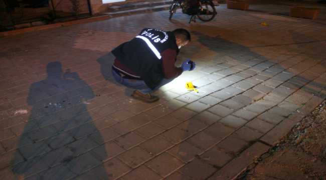 Adana'da iş yerinde silahlı saldırıya uğrayan berber ağır yaralandı