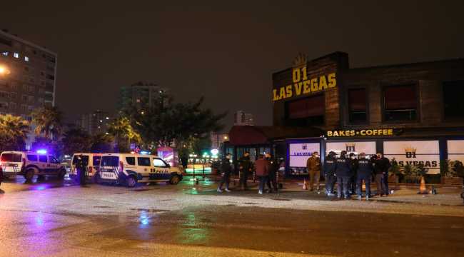 Kovid-19 tedbirlerine uymayan ruhsatsız kafe mühürlendi