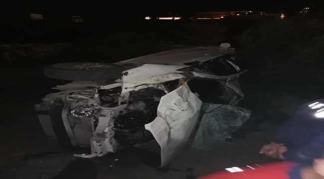 Adana'da otomobil bahçeye devrildi: 2 ölü