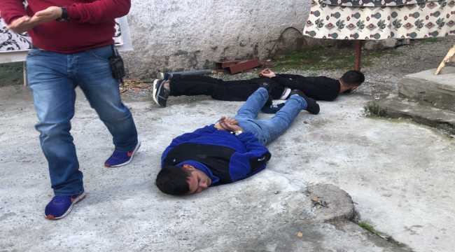 Adana'da polise silah çekip kaçmak isteyen 4 şüpheli yakalandı