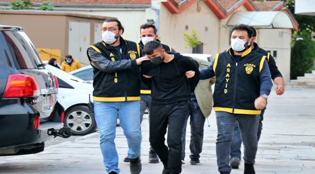 Adana'da silahlı kavgaya karışıp çaldıkları otomobille kaçan iki şüpheli tutuklandı