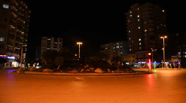 Adana, Mersin, Hatay ve Osmaniye'de sokaklar boş kaldı