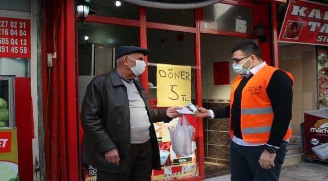 AK Parti Antakya Gençlik Kolları üyeleri maske, kolonya ve dezenfektan dağıttı