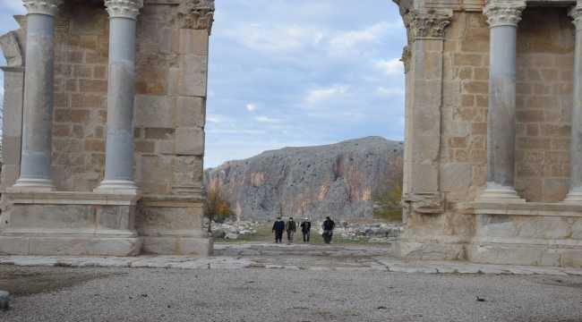 Anavarza Antik Kenti'nde 2020 yılı kazı çalışmalarının son etabı başladı