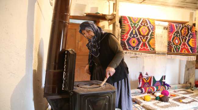 Antalya'da el emeği göz nuru kilimler kadınların ellerinde hayat buluyor