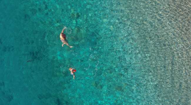 Antalya'da sahiller turistlere kaldı
