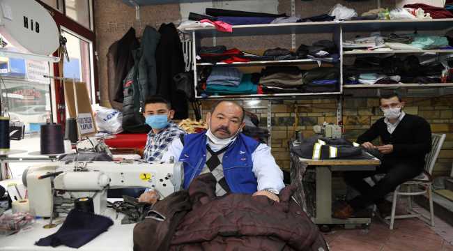 Baba ve 2 oğlu terzilik mesleğini sürdürüyor