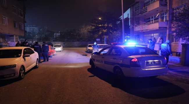 Babaevinin önünde havaya ateş açan kardeşler gözaltında