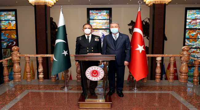 Bakan Akar, Pakistan Deniz Kuvvetleri Komutanı Niazi'yi kabul etti