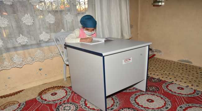 Belediyeden öğrencilere çalışma masası desteği