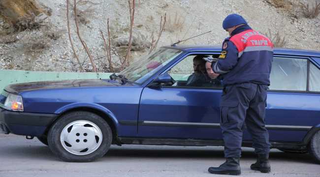 Jandarma ekipleri denetimlerini sürdürüyor