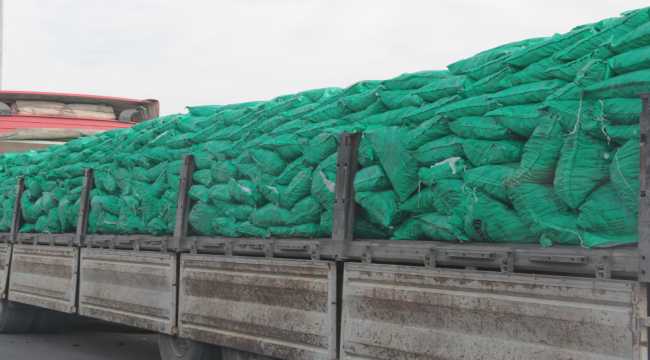 Beypazarı'nda vatandaşlara gıda ve kömür yardımı