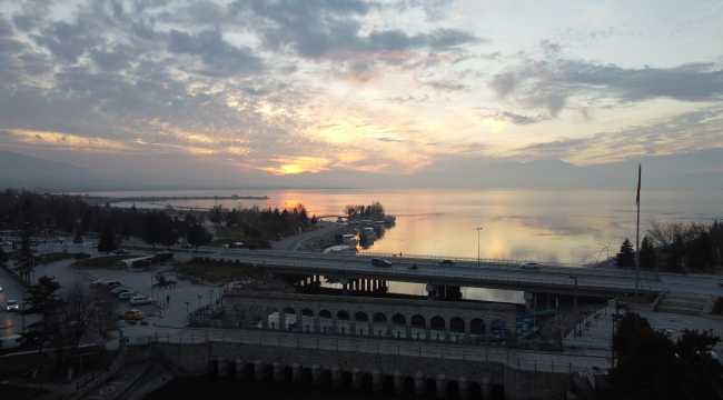 Beyşehir Gölü'nde güneşin batışı drone ile havadan görüntülendi