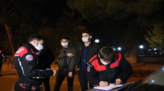 Kısıtlamasına uymayan 4 kişiye cezai kesildi