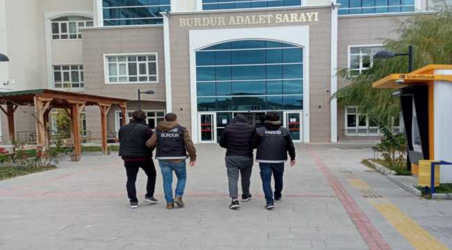 Burdur'da uyuşturucu operasyonunda 2 kişi tutuklandı 