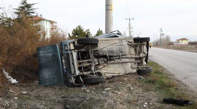 Çubuk'ta otomobil devrildi: 2 yaralı