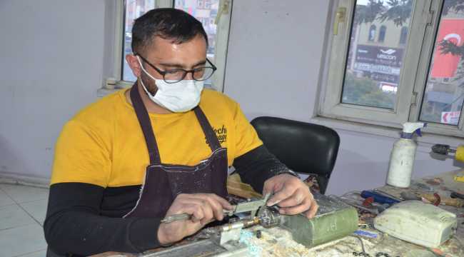  Dedesinin koleksiyonundan etkilenip tespih ustası oldu