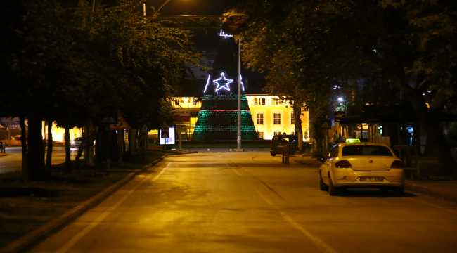 Doğu Akdeniz'de cadde ve sokaklar sessizliğe büründü