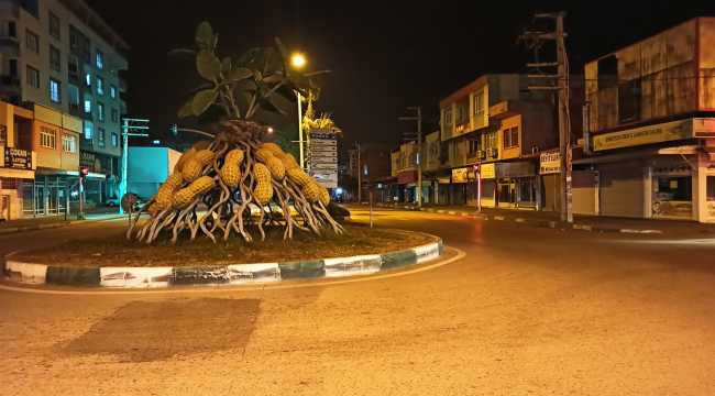 Doğu Akdeniz'de cadde ve sokaklar sessizliğe büründü