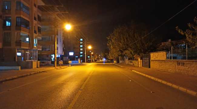 Doğu Akdeniz'de cadde ve sokaklar sessizliğe büründü