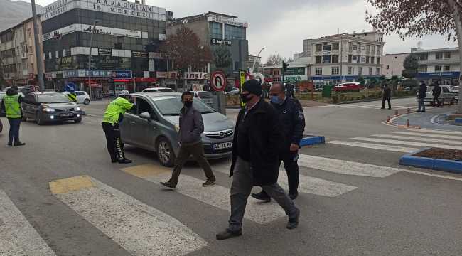 Elbistan'da polisten sürücülere yaya önceliği konusunda uyarı