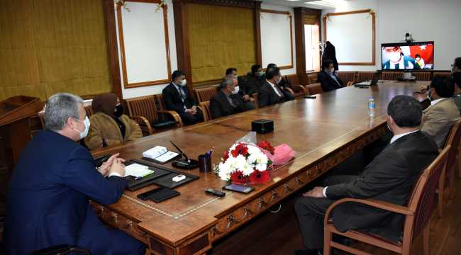 Engellilerin Kırşehir Valisi Akın'dan istekleri tebessüm ettirdi