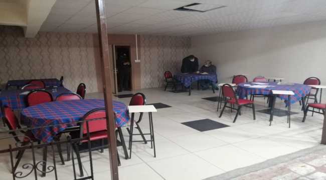 Eskişehir'de mühürlü iş yerinde kumar oynayan 27 kişiye para cezası