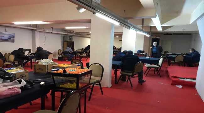 Eskişehir'de ruhsatsız iş yerinde kumar oynayan 38 kişiye 166 bin 250 lira ceza