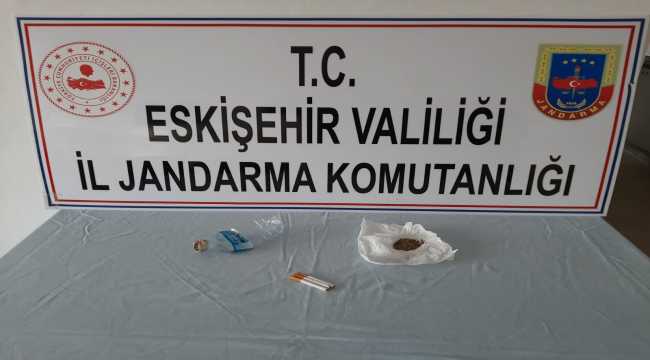 Eskişehir'de yol kontrolünde uyuşturucu şüphelisi 2 kişi yakalandı