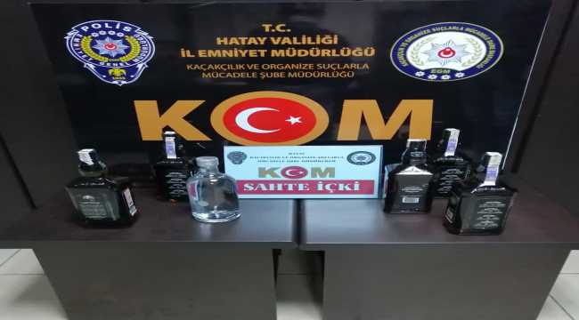 Hatay'da araçlarında kaçak içki ve sigara ele geçirilen 2 kişi gözaltına alındı 