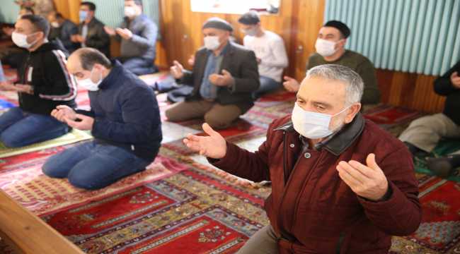 İç Anadolu'da cuma namazında yağmur duası