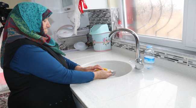 İnşaat işçisinin sosyal medya paylaşımı yardıma muhtaç kadını 