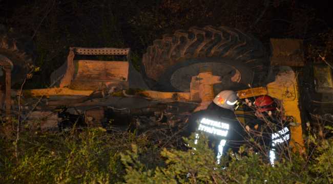 İş makinesi altında kalan genç öldü
