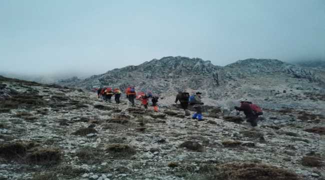 Isparta'da dağcılardan Sarıkamış şehitlerini anma tırmanışı