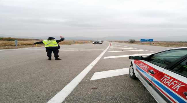 Isparta'da kış lastiği takmayan 41 sürücüye 27 bin 67 lira ceza