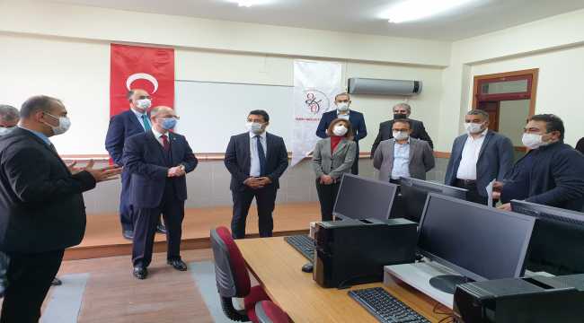 Kadirli MYO'da elektrik programı, internet ve ağ teknolojileri laboratuvarı açıldı
