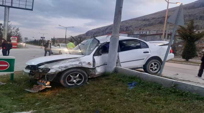 Kahramanmaraş'ta 3 kişinin yaralandığı kaza güvenlik kamerasında