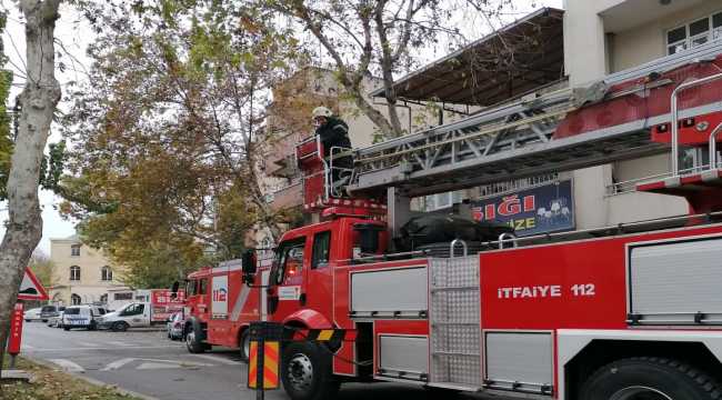 Kahramanmaraş'ta bir evin çatısında yangın çıktı