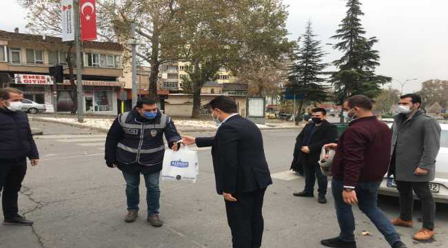 Kahramanmaraş'ta polislere tatlı ikramı