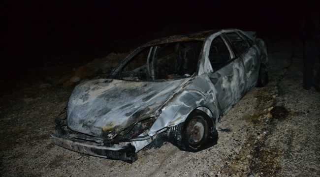 Kahramanmaraş’ta yanan otomobil kullanılamaz hale geldi