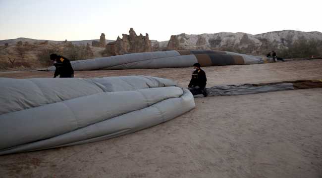 Kapadokya'da balon turuna rüzgar engeli