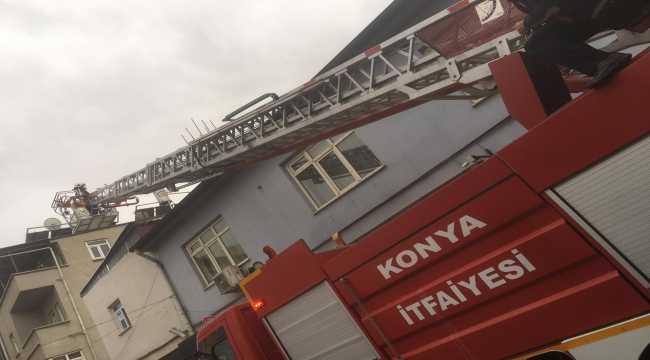 Karapınar'da çatıda mahsur kalan kediyi itfaiye ekipleri kurtardı