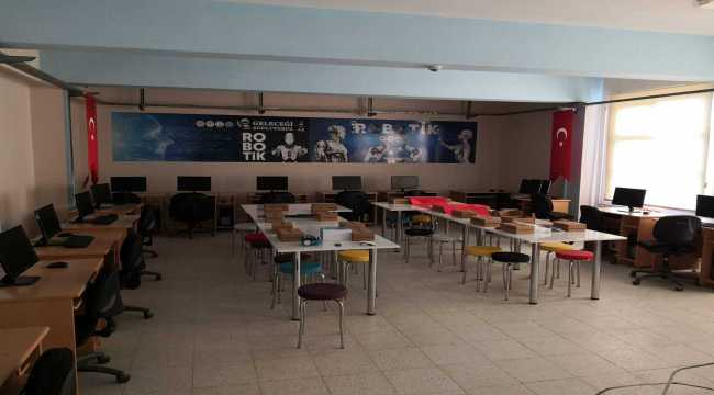 Karataş'ta robotik kodlama sınıfları tamamlanma aşamasına geldi