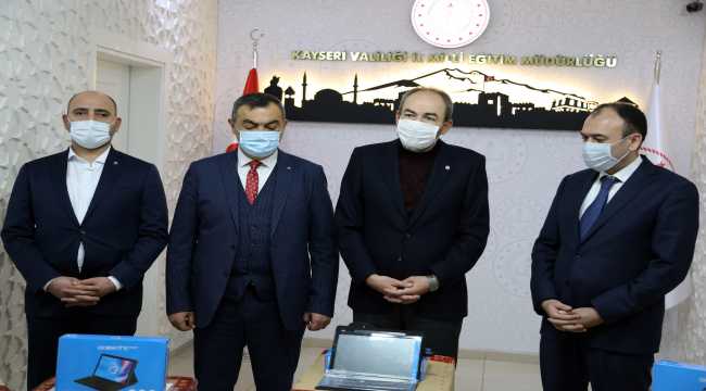 Kayseri'de 458 öğrenciye tablet desteği