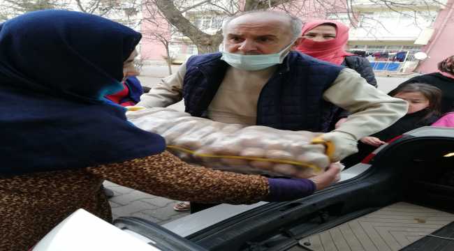 Kırşehir'de ihtiyaç sahiplerine bir tır patates dağıtıldı